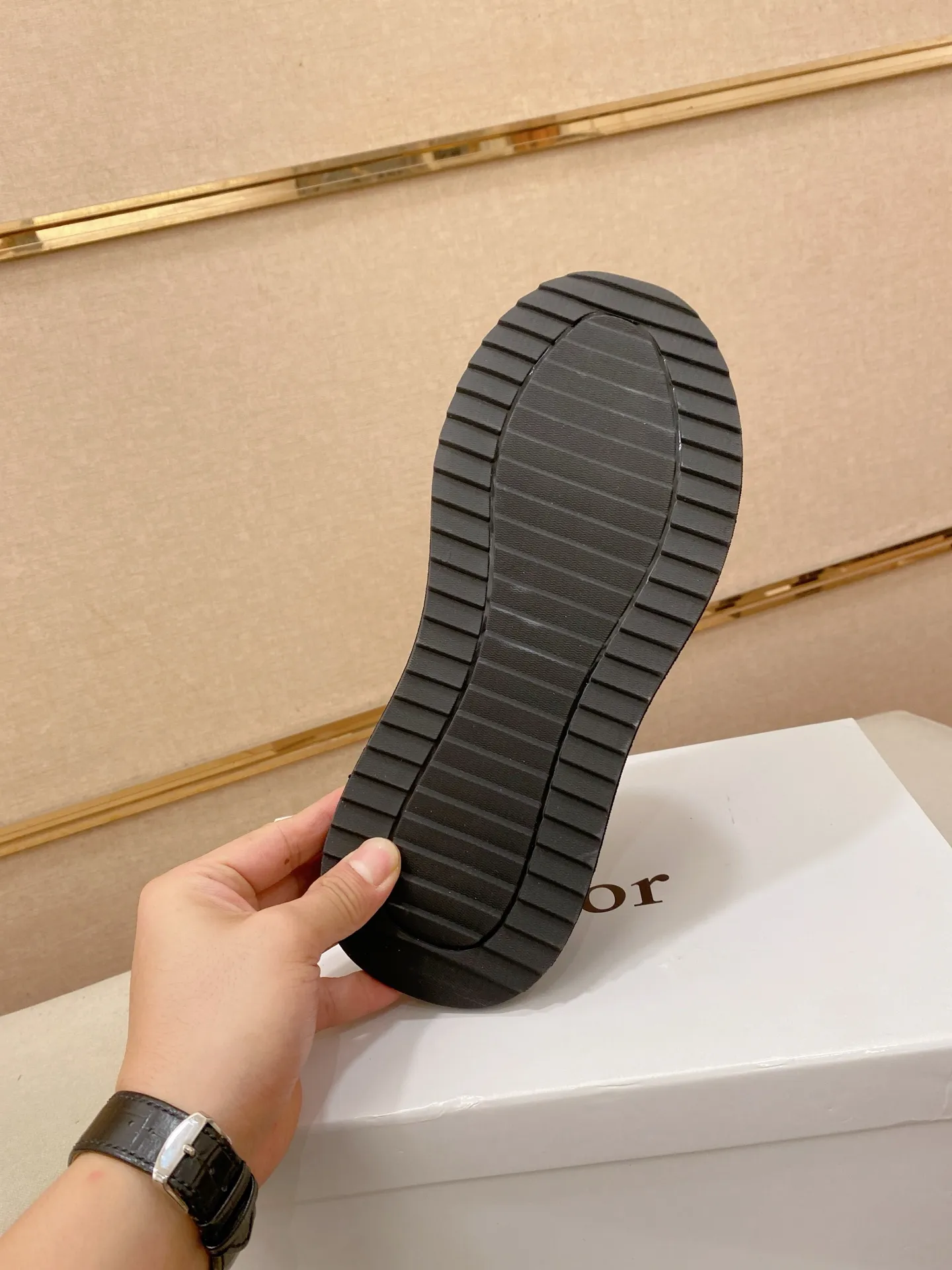 Men's shoes💰 462💰🇮🇹🇮🇹Dior d The new model is on sale at the same time at the counter. The upper 🇮🇹 is imported Italian first-layer cowhide, and the lining is fully imported sheepskin 💪💪. It is a complete 1⃣️ to 1⃣️ replica 🇮🇹💪💪, ⚠ Sole: The original sole is specially provided by the original factory. The exclusive movable molded sole is super comfortable. ⚠Original factory single goods, 🔍🔍high quality, you can enter and leave the counter at will, welcome to compare⚠. Code number:38-44